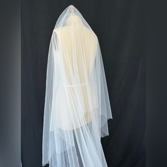Elegant White double layered Bridal Veil with comb main image 6